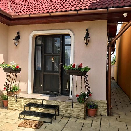 Cristi'S Rooms - Pensiune Oradea Exterior foto