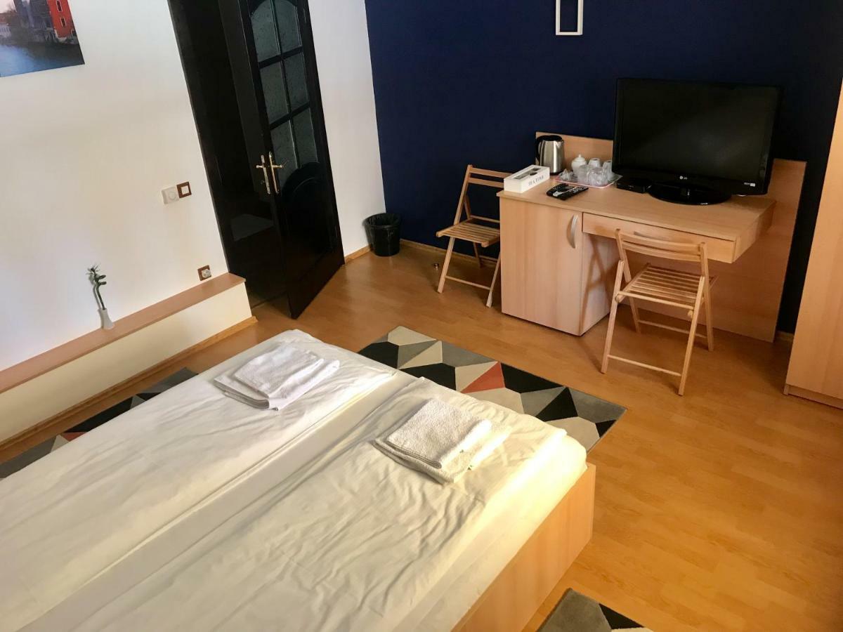 Cristi'S Rooms - Pensiune Oradea Exterior foto