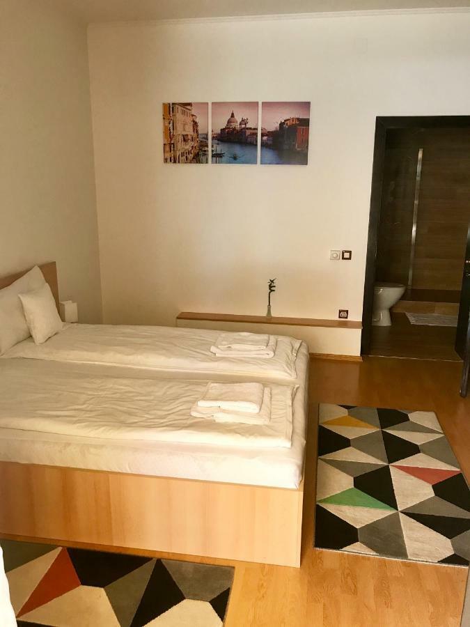 Cristi'S Rooms - Pensiune Oradea Exterior foto