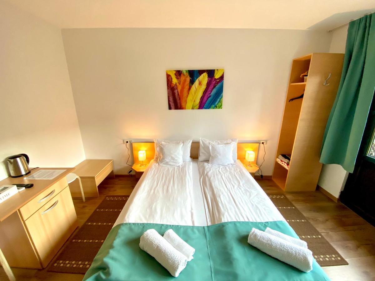 Cristi'S Rooms - Pensiune Oradea Exterior foto