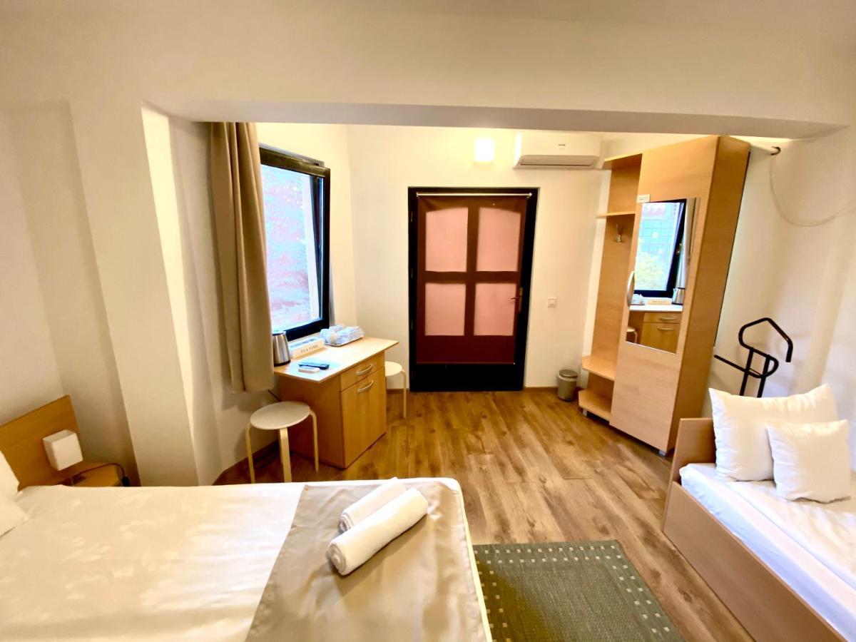 Cristi'S Rooms - Pensiune Oradea Exterior foto