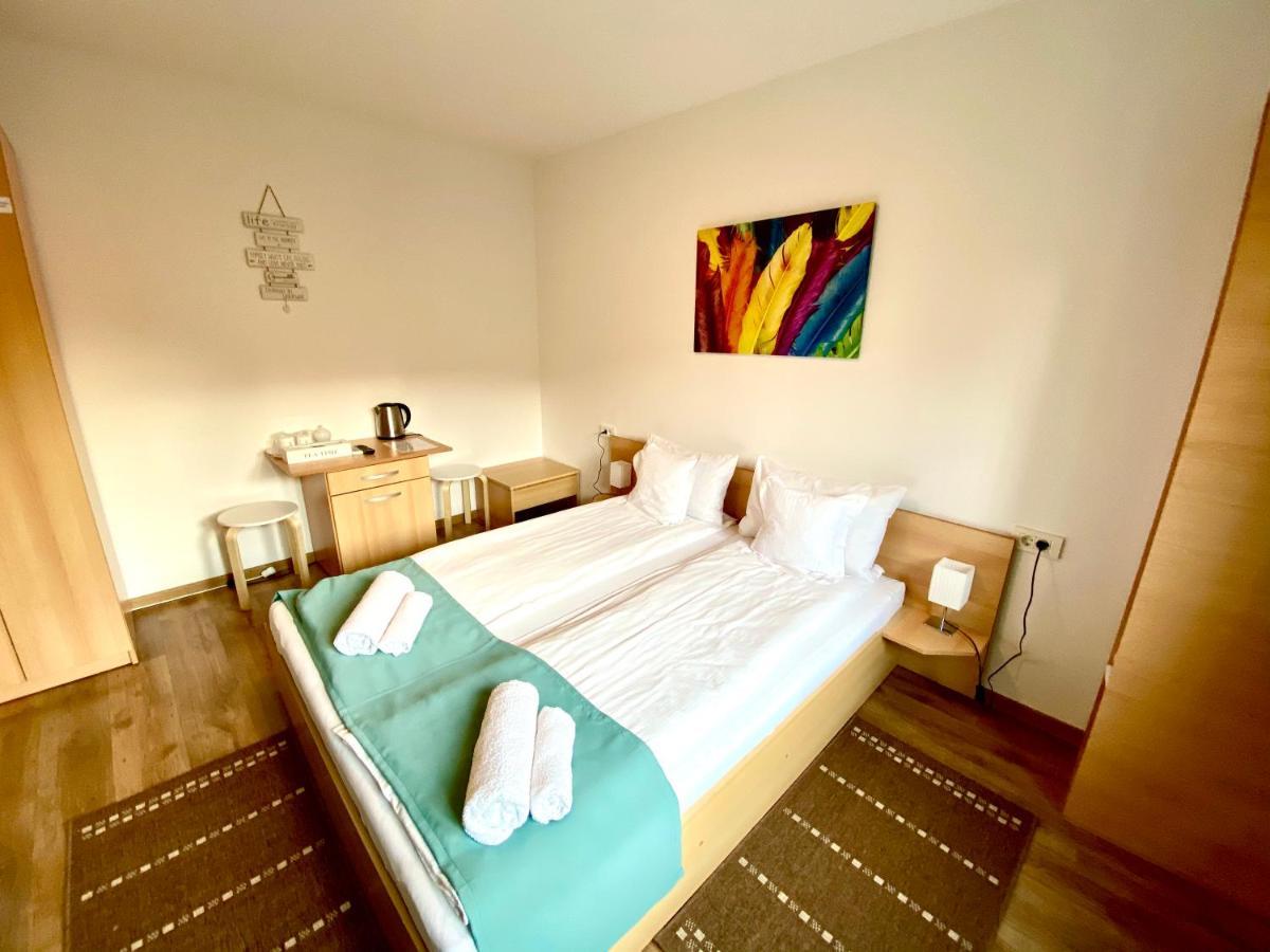 Cristi'S Rooms - Pensiune Oradea Exterior foto