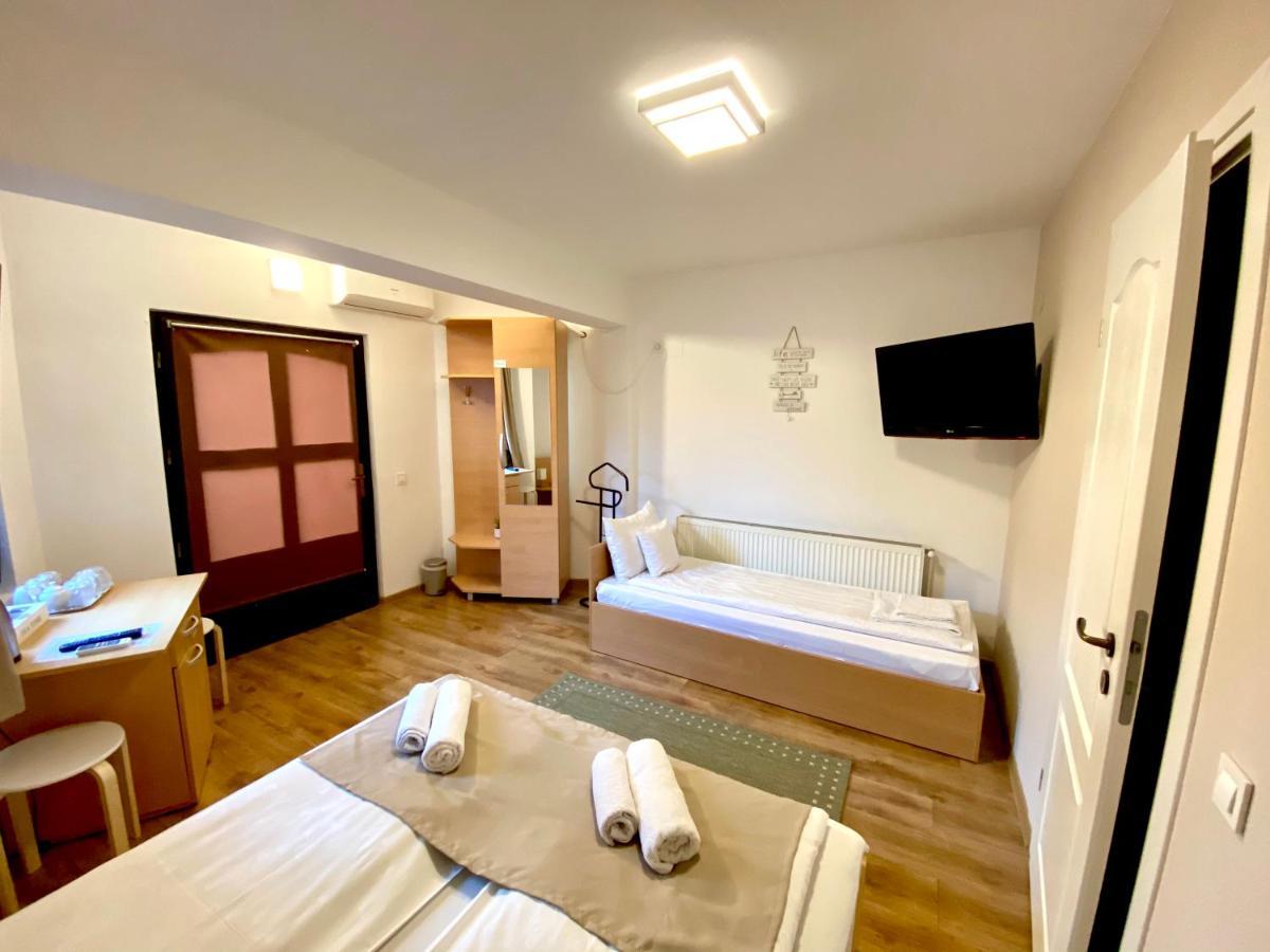 Cristi'S Rooms - Pensiune Oradea Exterior foto